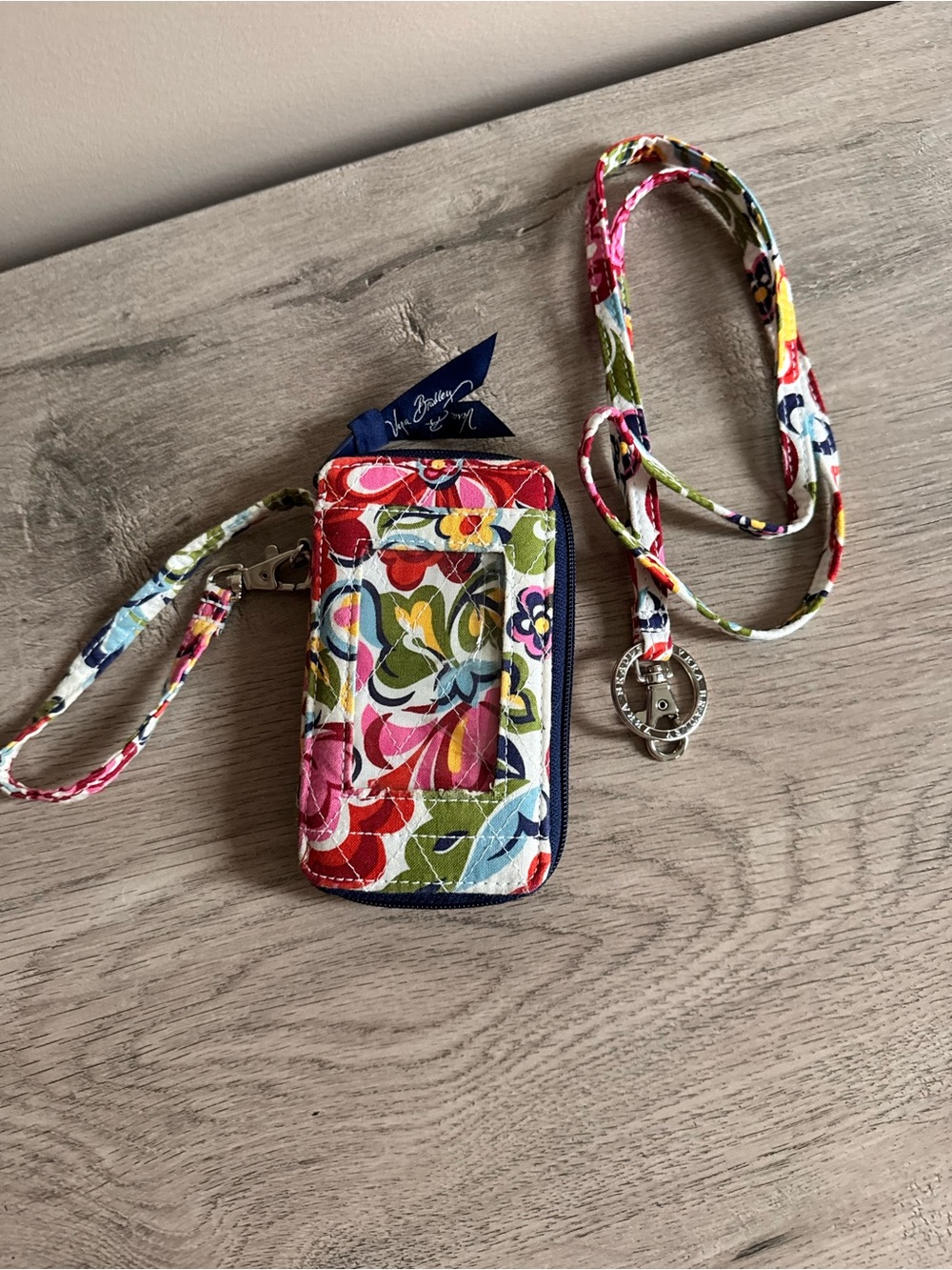 VERA BRADLEY Zip wristlet and lanyard